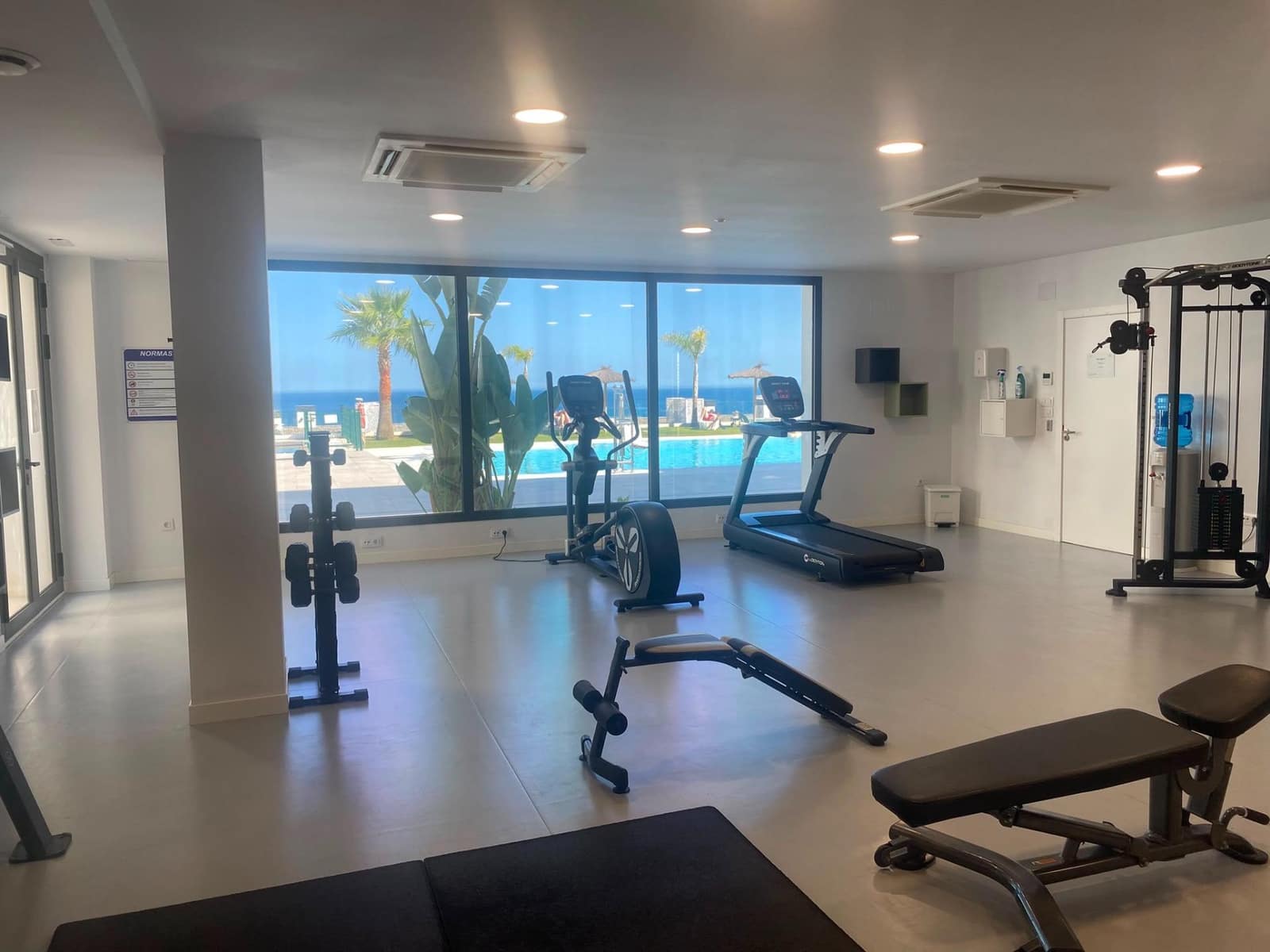 2 slaapkamer Strandappartement te koop in La Alcaidesa met zwembad garage - € 725.000 (Ref: 10094959)
