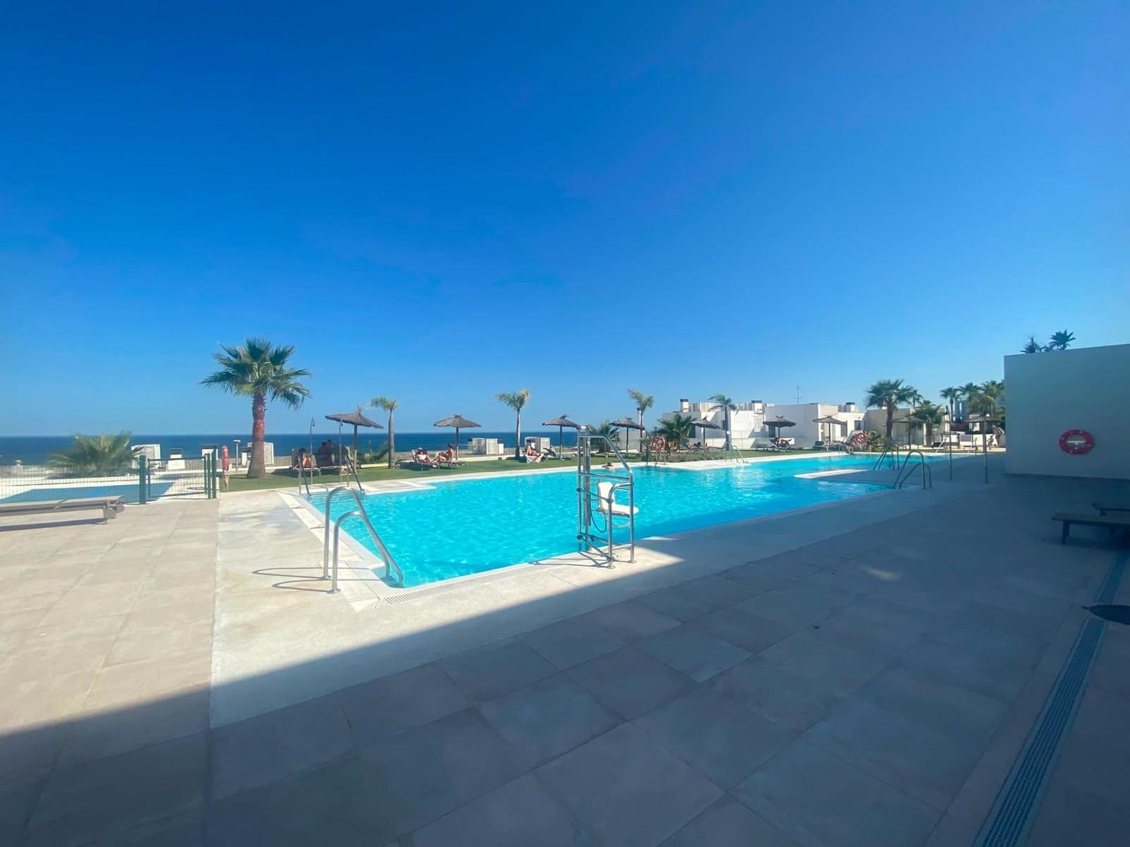 2 slaapkamer Strandappartement te koop in La Alcaidesa met zwembad garage - € 725.000 (Ref: 10094959)