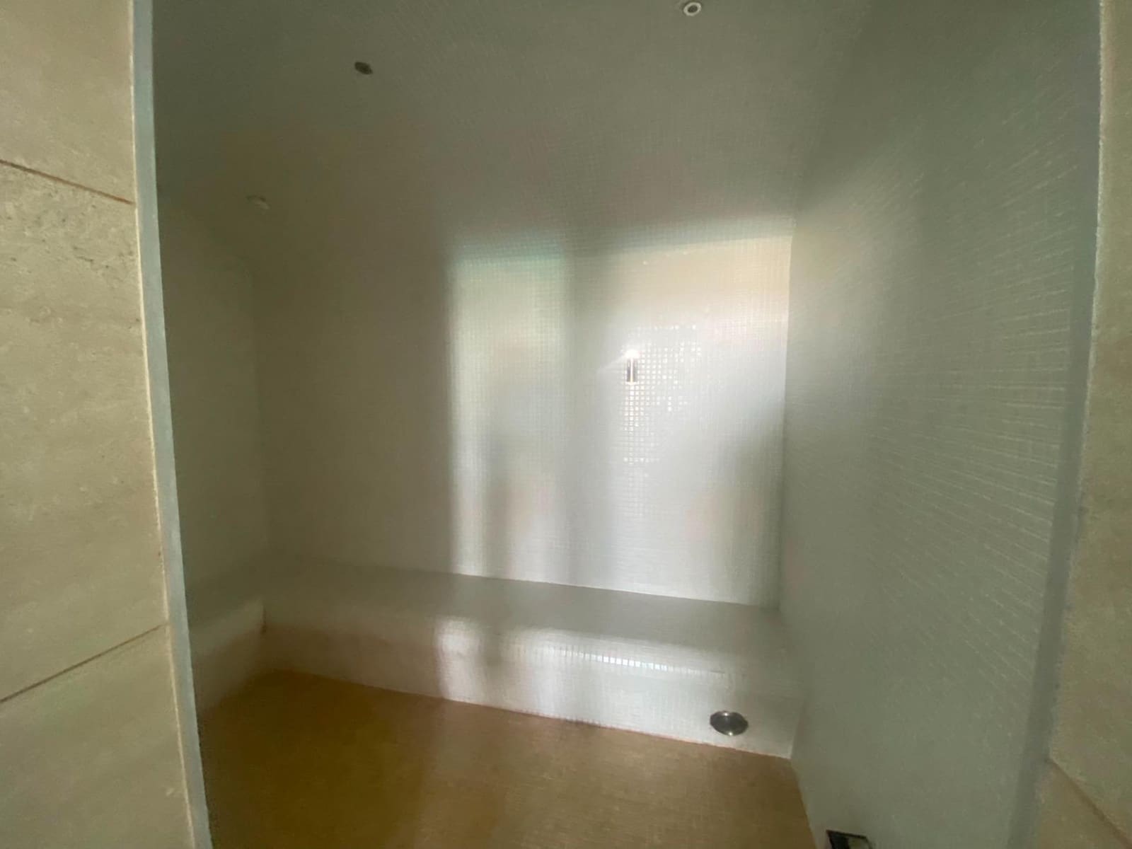 2 slaapkamer Strandappartement te koop in La Alcaidesa met zwembad garage - € 725.000 (Ref: 10094959)