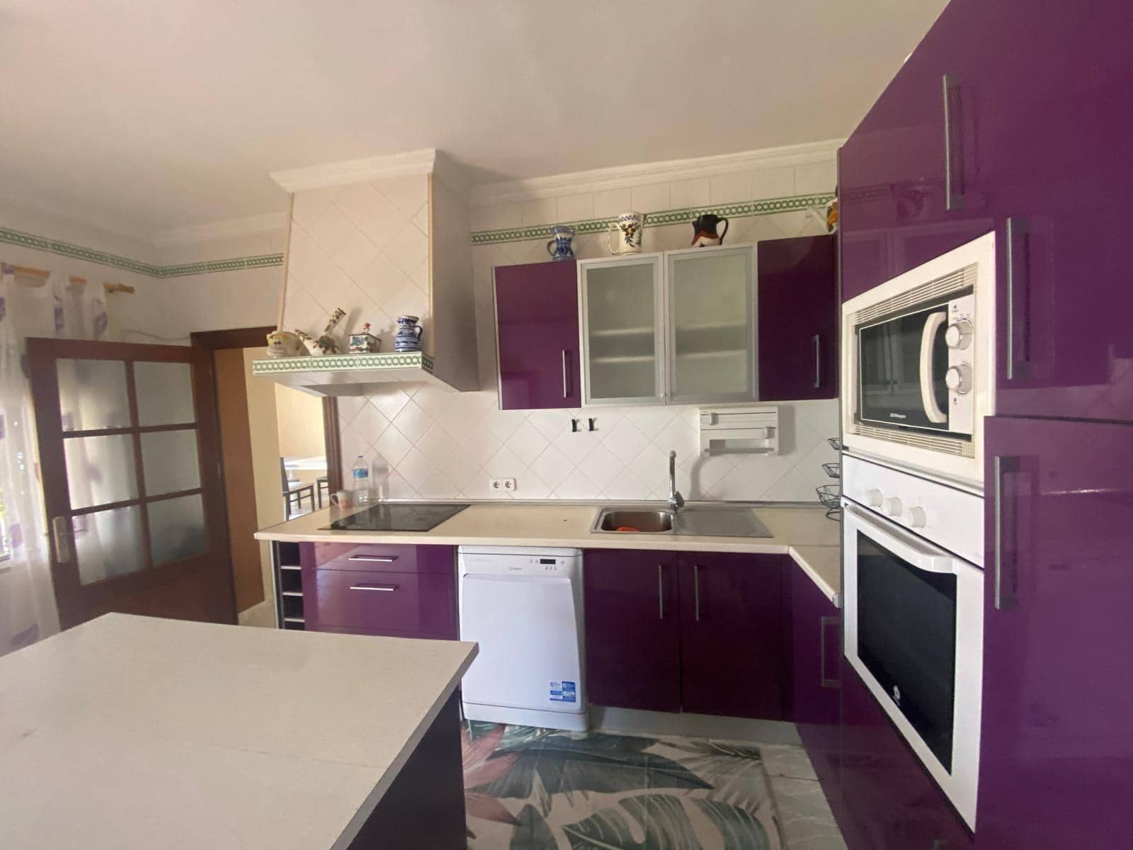 7 bedroom Villa for sale in Algeciras with pool garage - € 550,000 (Ref: 10120276)