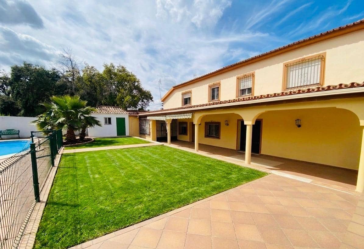 7 bedroom Villa for sale in Algeciras with pool garage - € 550,000 (Ref: 10120276)