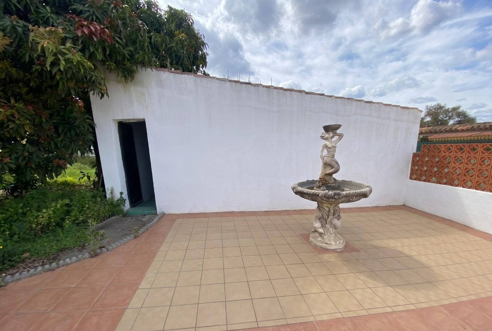 7 bedroom Villa for sale in Algeciras with pool garage - € 550,000 (Ref: 10120276)