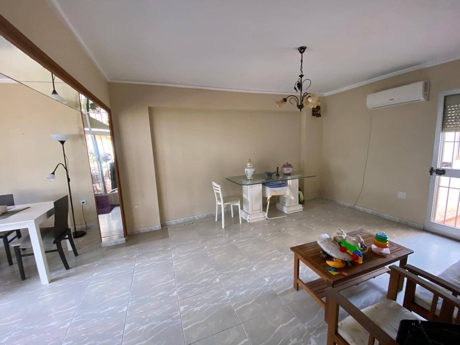 7 bedroom Villa for sale in Algeciras with pool garage - € 550,000 (Ref: 10120276)