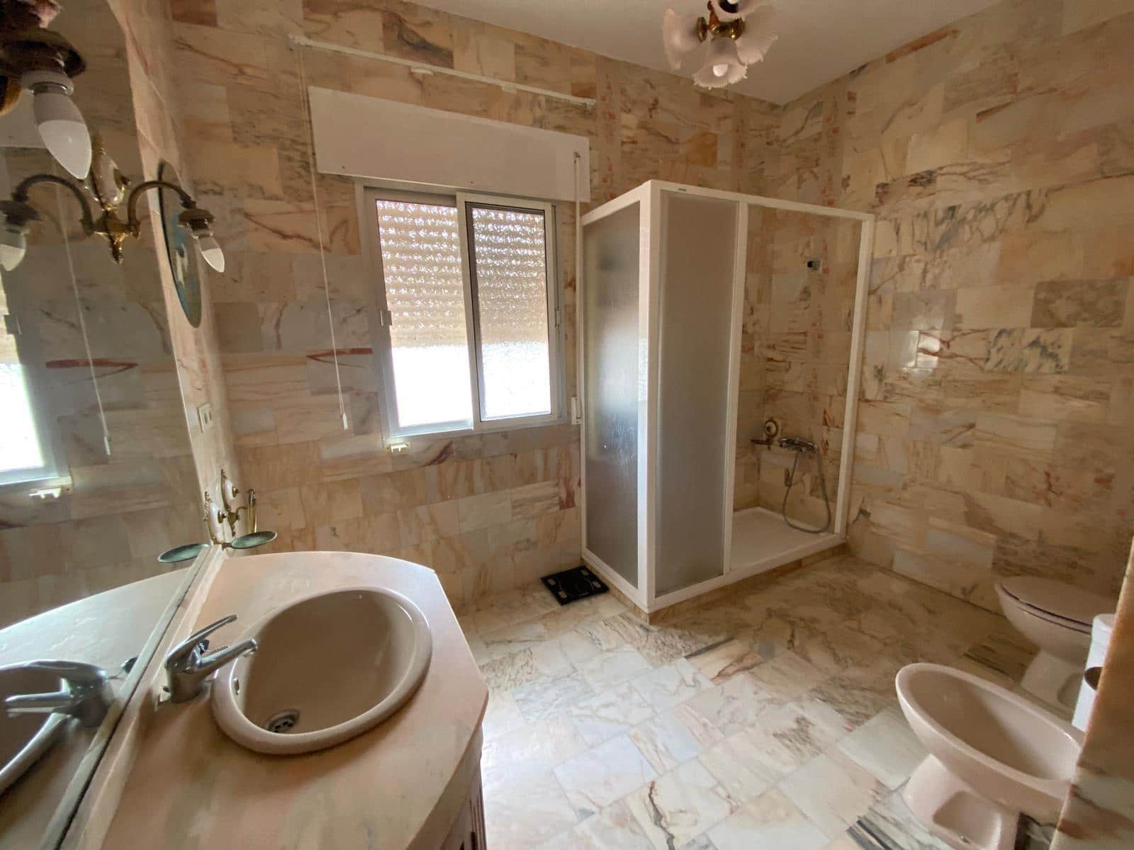 7 bedroom Villa for sale in Algeciras with pool garage - € 550,000 (Ref: 10120276)