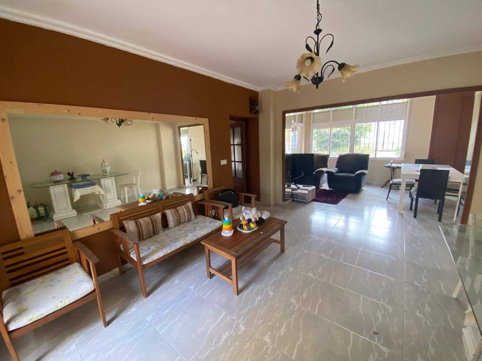7 bedroom Villa for sale in Algeciras with pool garage - € 550,000 (Ref: 10120276)