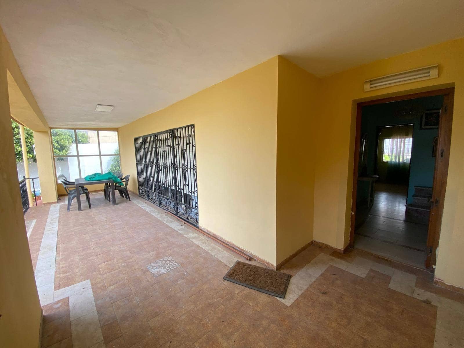 7 bedroom Villa for sale in Algeciras with pool garage - € 550,000 (Ref: 10120276)