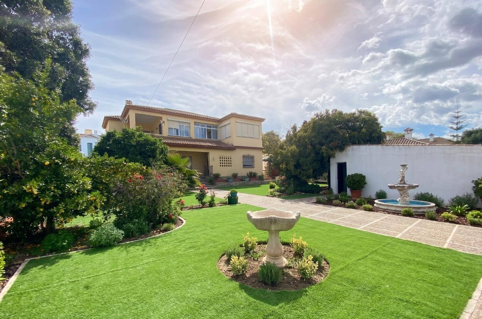 7 bedroom Villa for sale in Algeciras with pool garage - € 550,000 (Ref: 10120276)