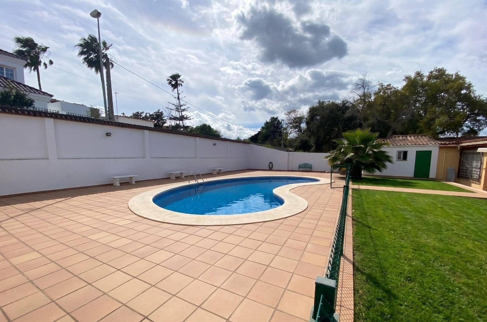 7 bedroom Villa for sale in Algeciras with pool garage - € 550,000 (Ref: 10120276)