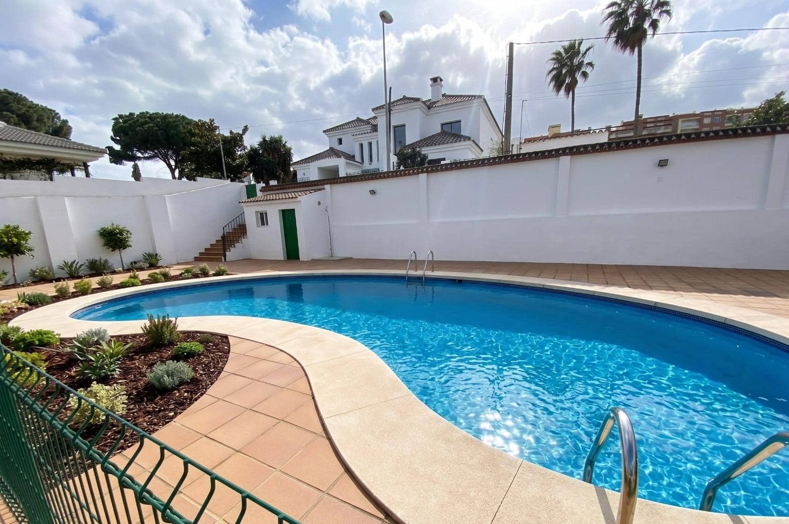 7 bedroom Villa for sale in Algeciras with pool garage - € 550,000 (Ref: 10120276)