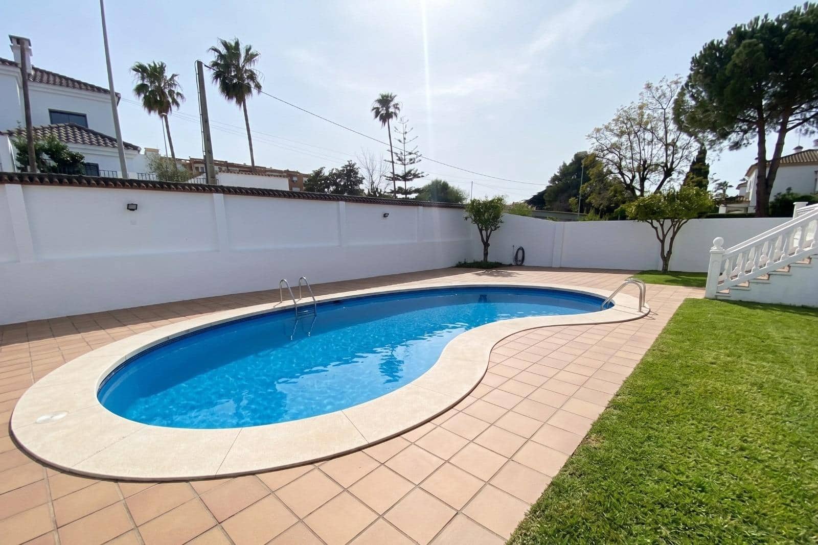 7 bedroom Villa for sale in Algeciras with pool garage - € 550,000 (Ref: 10120276)