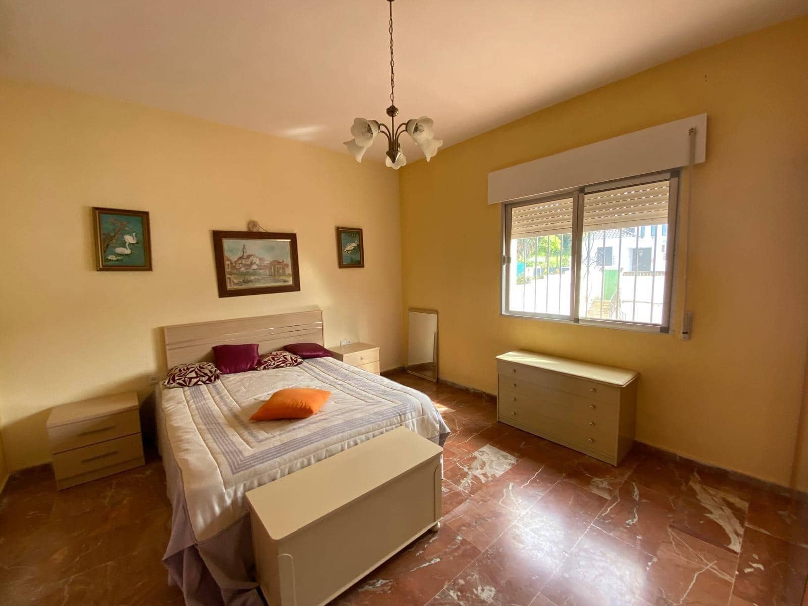 7 bedroom Villa for sale in Algeciras with pool garage - € 550,000 (Ref: 10120276)