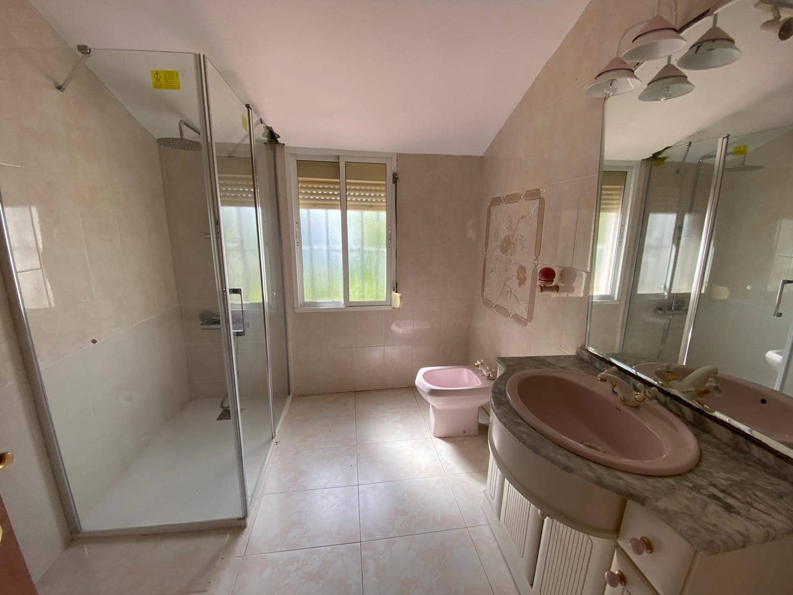 7 bedroom Villa for sale in Algeciras with pool garage - € 550,000 (Ref: 10120276)