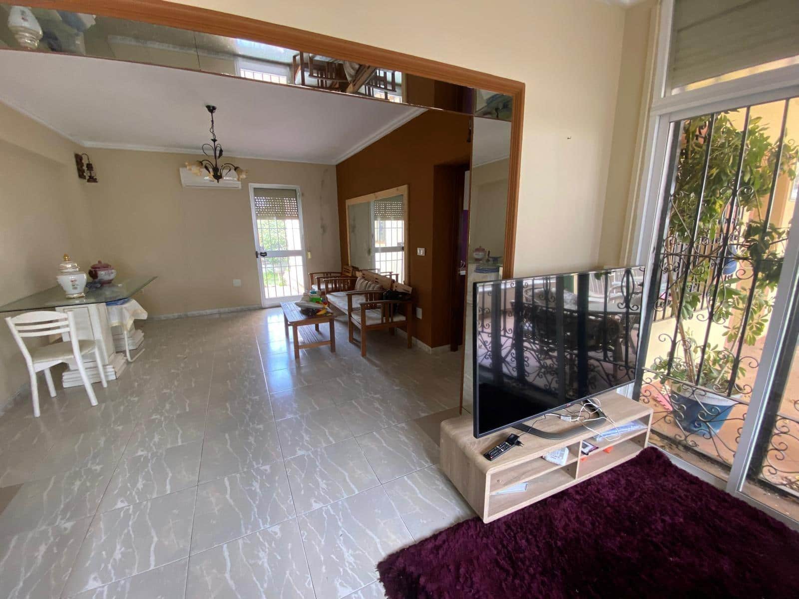 7 bedroom Villa for sale in Algeciras with pool garage - € 550,000 (Ref: 10120276)