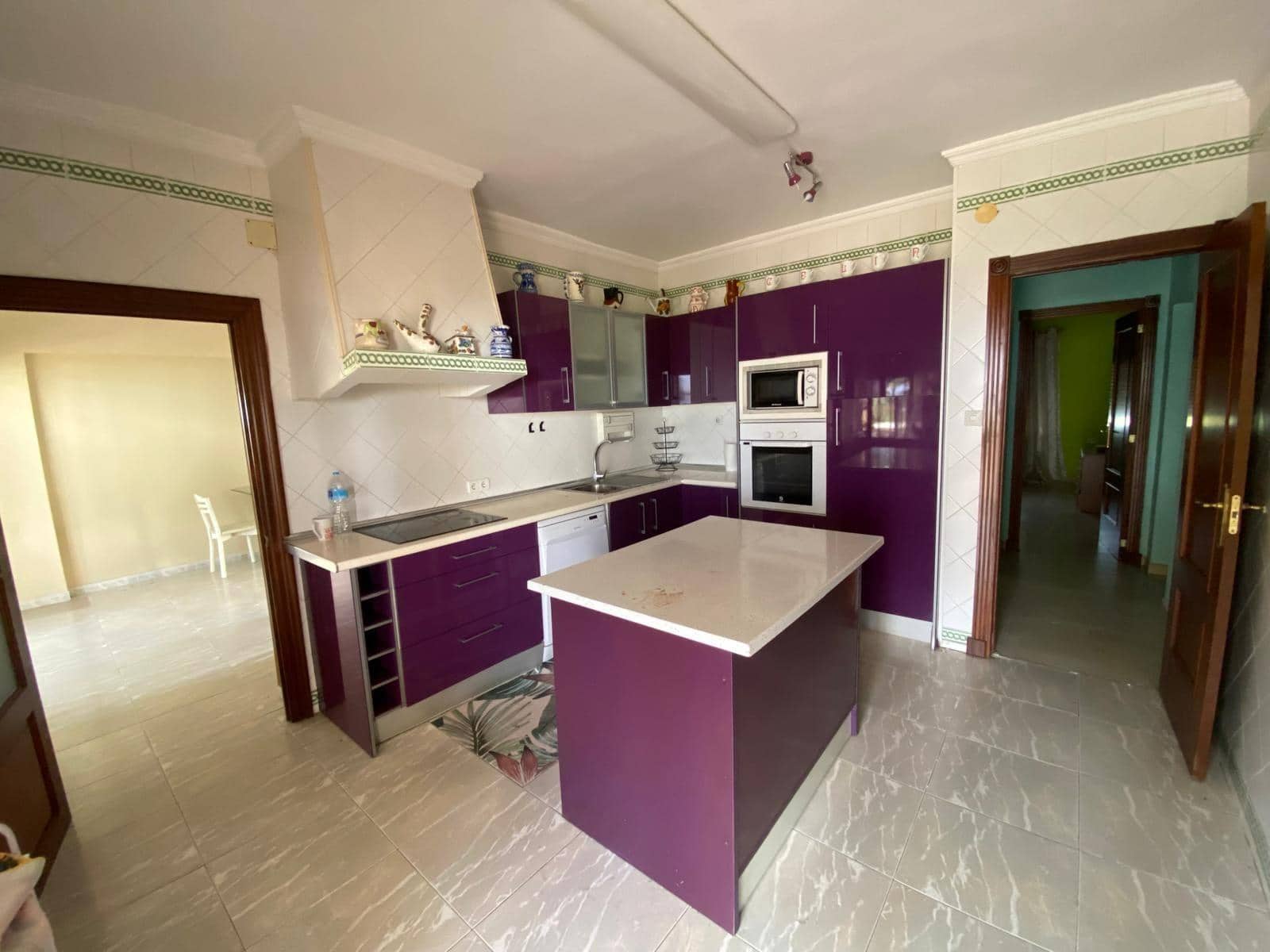 7 bedroom Villa for sale in Algeciras with pool garage - € 550,000 (Ref: 10120276)
