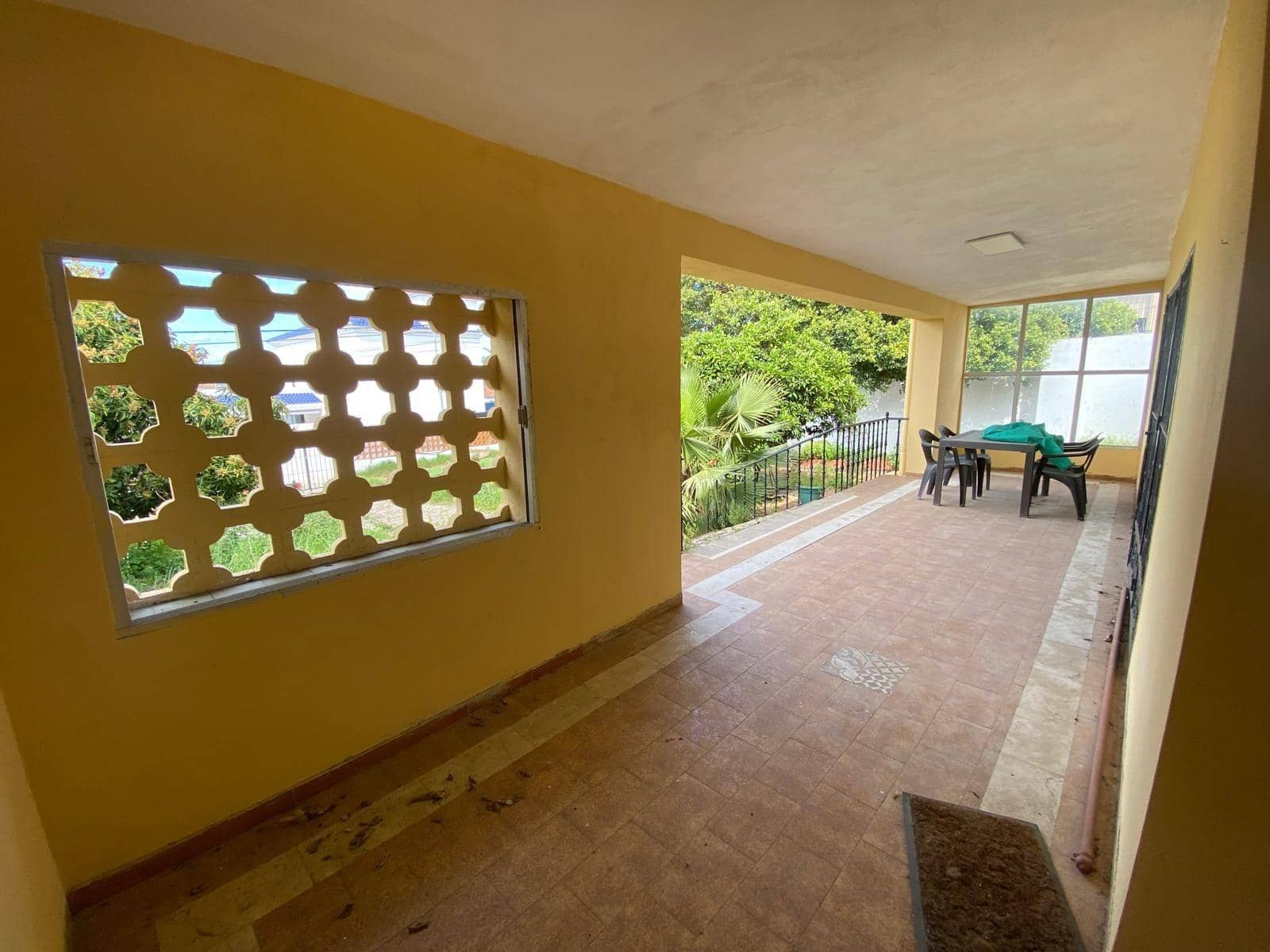 7 bedroom Villa for sale in Algeciras with pool garage - € 550,000 (Ref: 10120276)