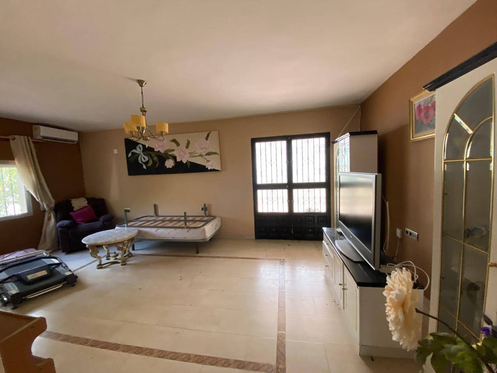 7 bedroom Villa for sale in Algeciras with pool garage - € 550,000 (Ref: 10120276)