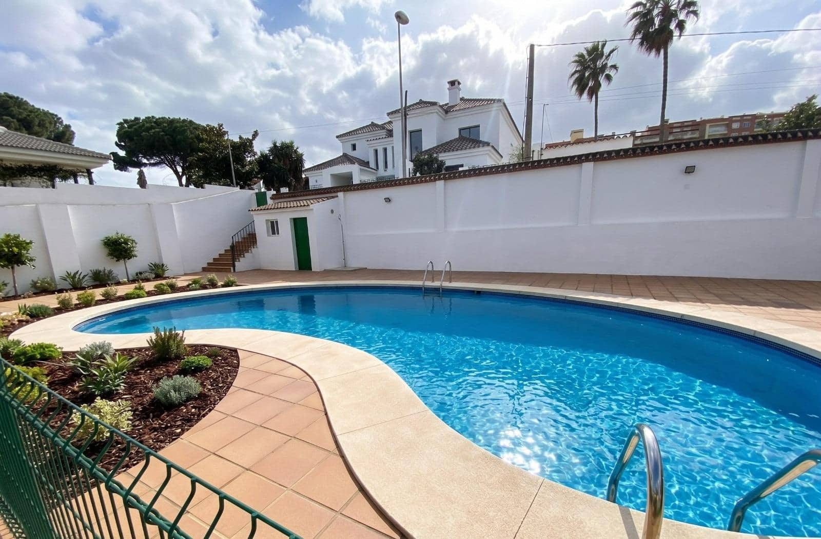 7 bedroom Villa for sale in Algeciras with pool garage - € 550,000 (Ref: 10120276)