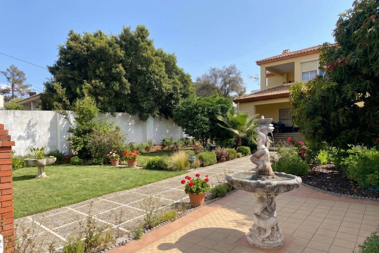 7 bedroom Villa for sale in Algeciras with pool garage - € 550,000 (Ref: 10120276)