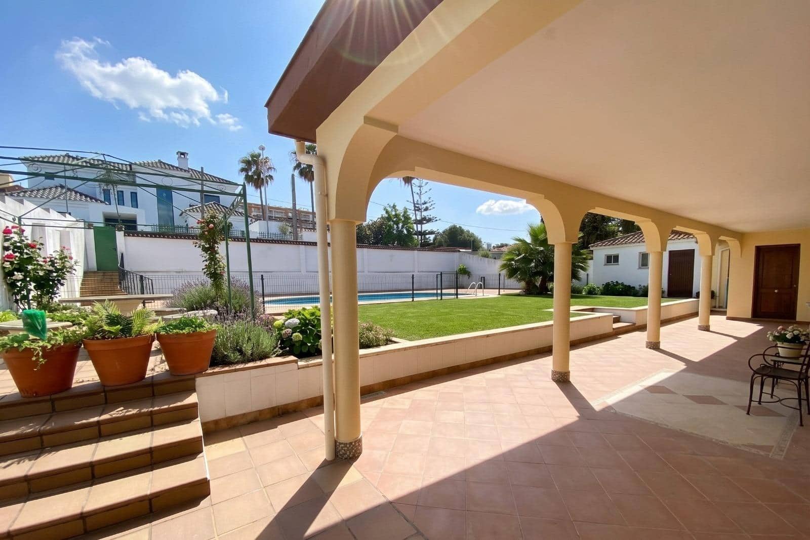 7 bedroom Villa for sale in Algeciras with pool garage - € 550,000 (Ref: 10120276)