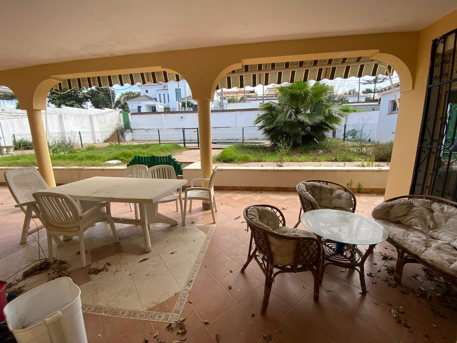 7 bedroom Villa for sale in Algeciras with pool garage - € 550,000 (Ref: 10120276)