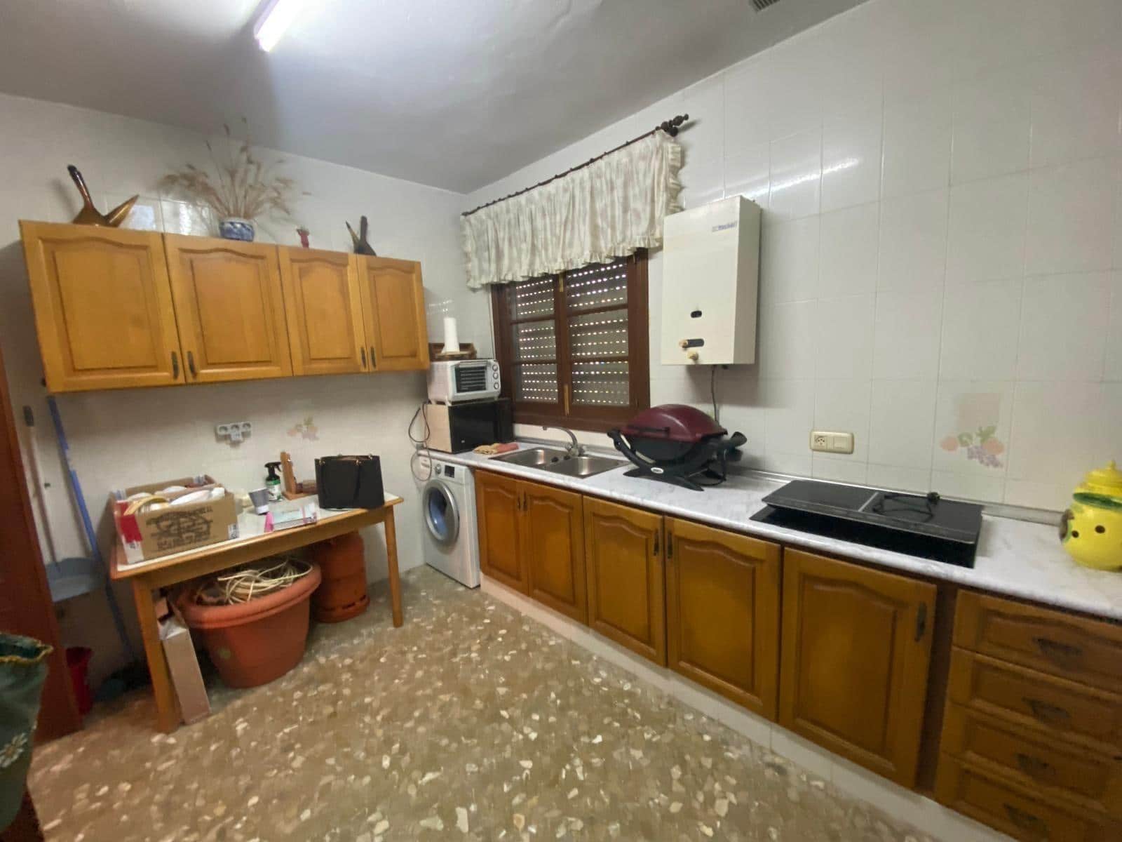 3 bedroom Villa for sale in La Linea de la Concepcion with pool garage - € 390,000 (Ref: 10120303)