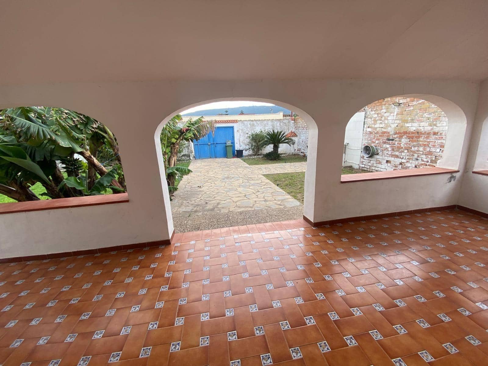 3 bedroom Villa for sale in La Linea de la Concepcion with pool garage - € 390,000 (Ref: 10120303)