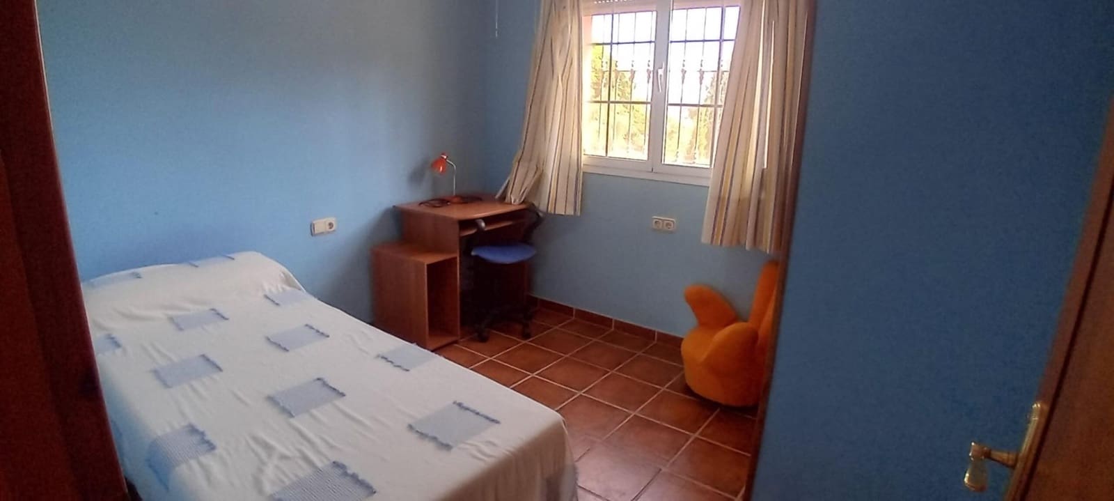 6 bedroom Villa for sale in Algeciras with garage - € 465,000 (Ref: 10120393)