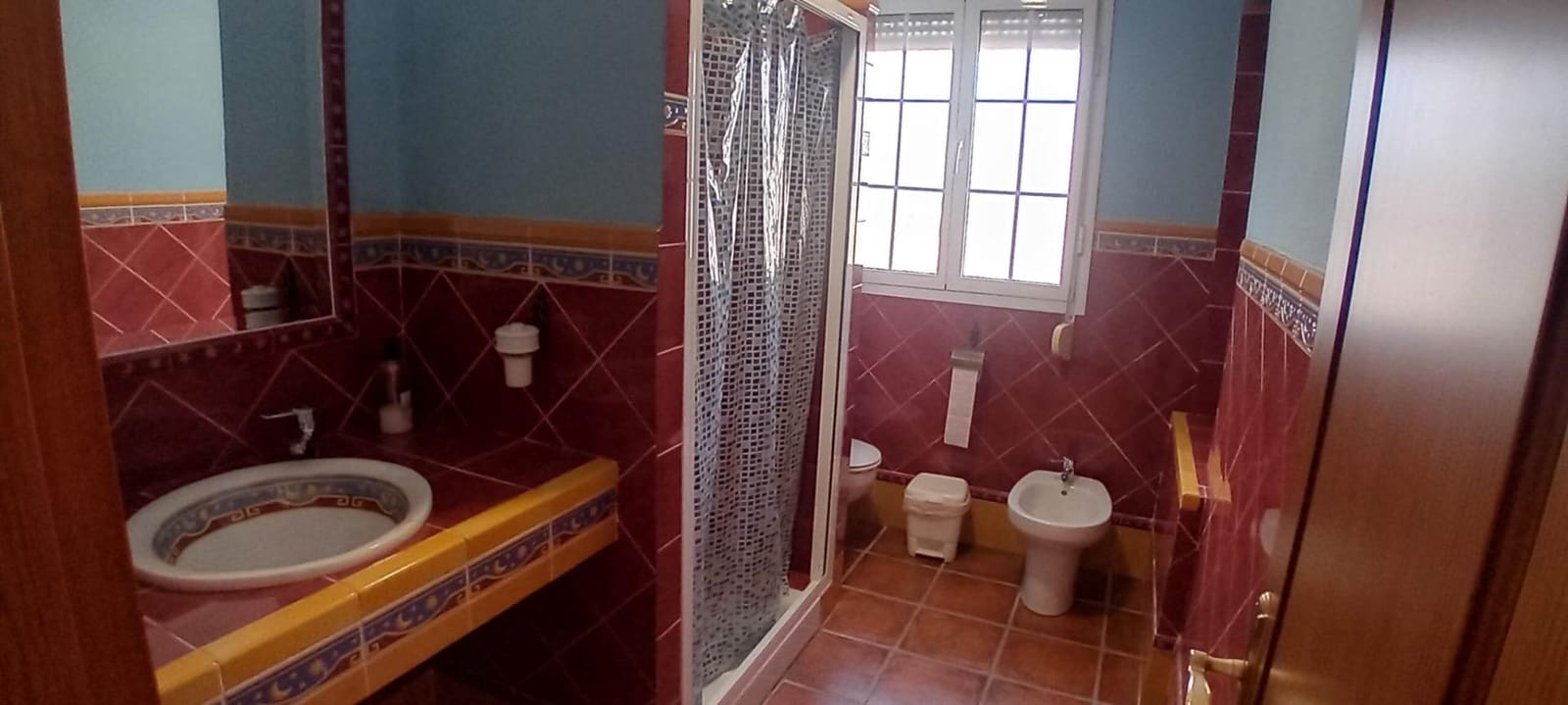 6 bedroom Villa for sale in Algeciras with garage - € 465,000 (Ref: 10120393)