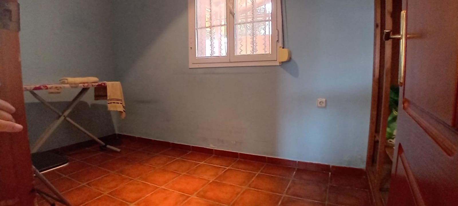 6 bedroom Villa for sale in Algeciras with garage - € 465,000 (Ref: 10120393)