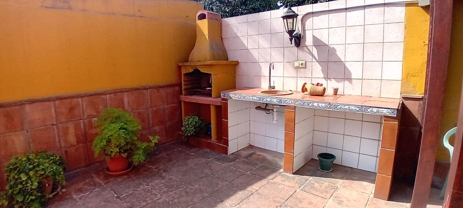 6 bedroom Villa for sale in Algeciras with garage - € 465,000 (Ref: 10120393)