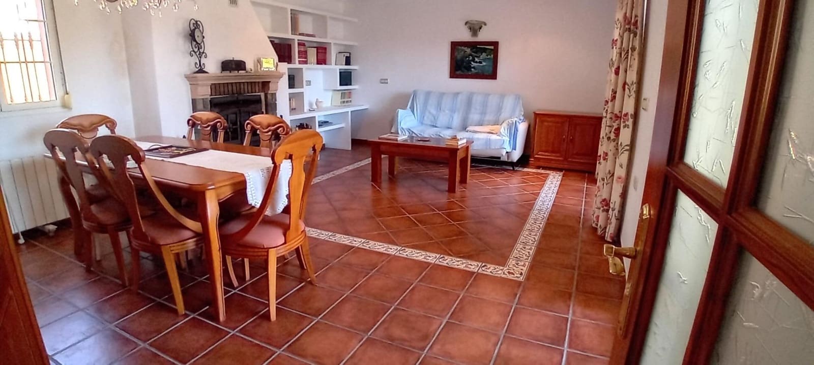 6 bedroom Villa for sale in Algeciras with garage - € 465,000 (Ref: 10120393)