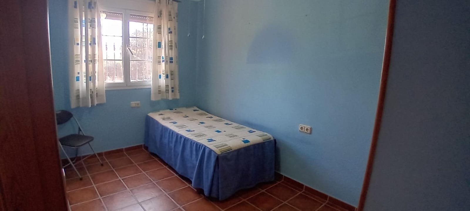 6 bedroom Villa for sale in Algeciras with garage - € 465,000 (Ref: 10120393)