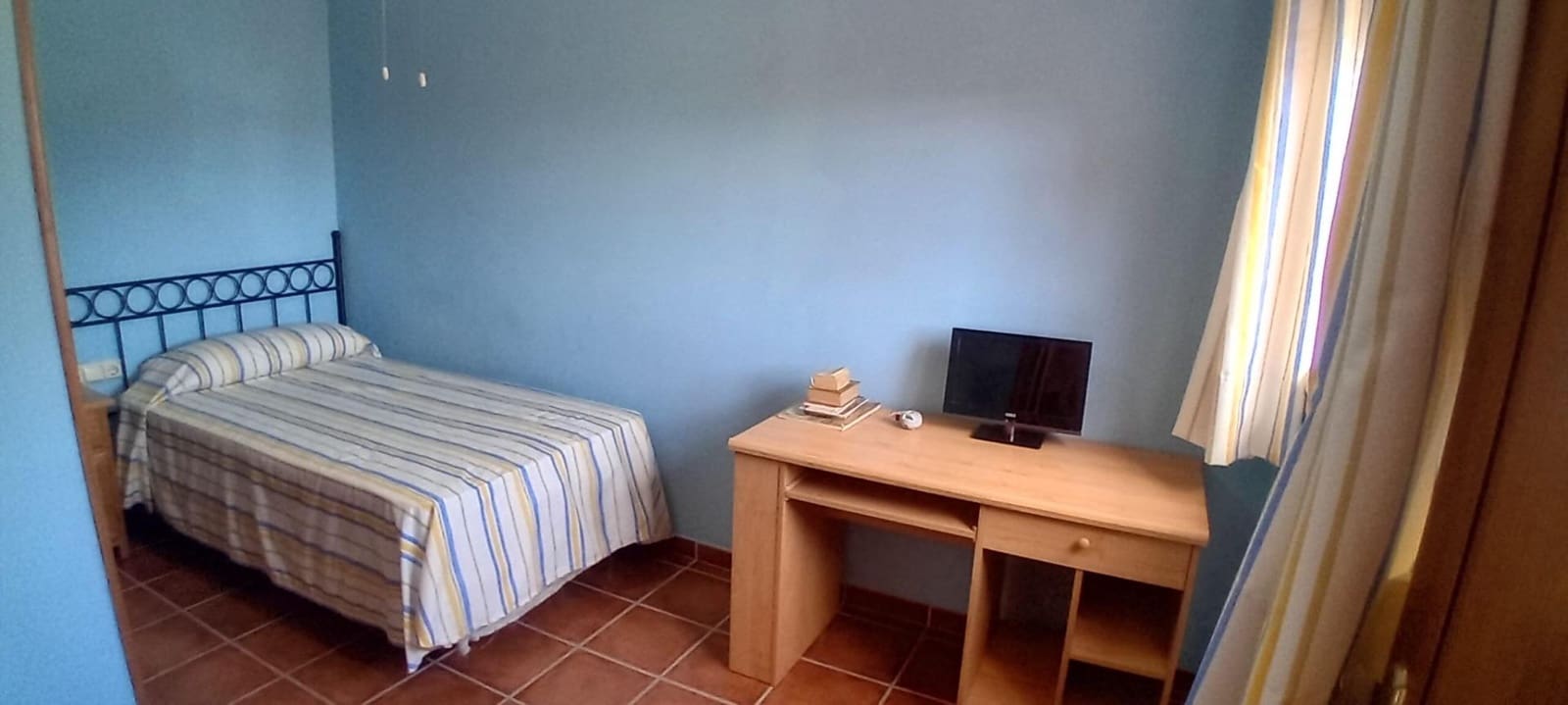 6 bedroom Villa for sale in Algeciras with garage - € 465,000 (Ref: 10120393)