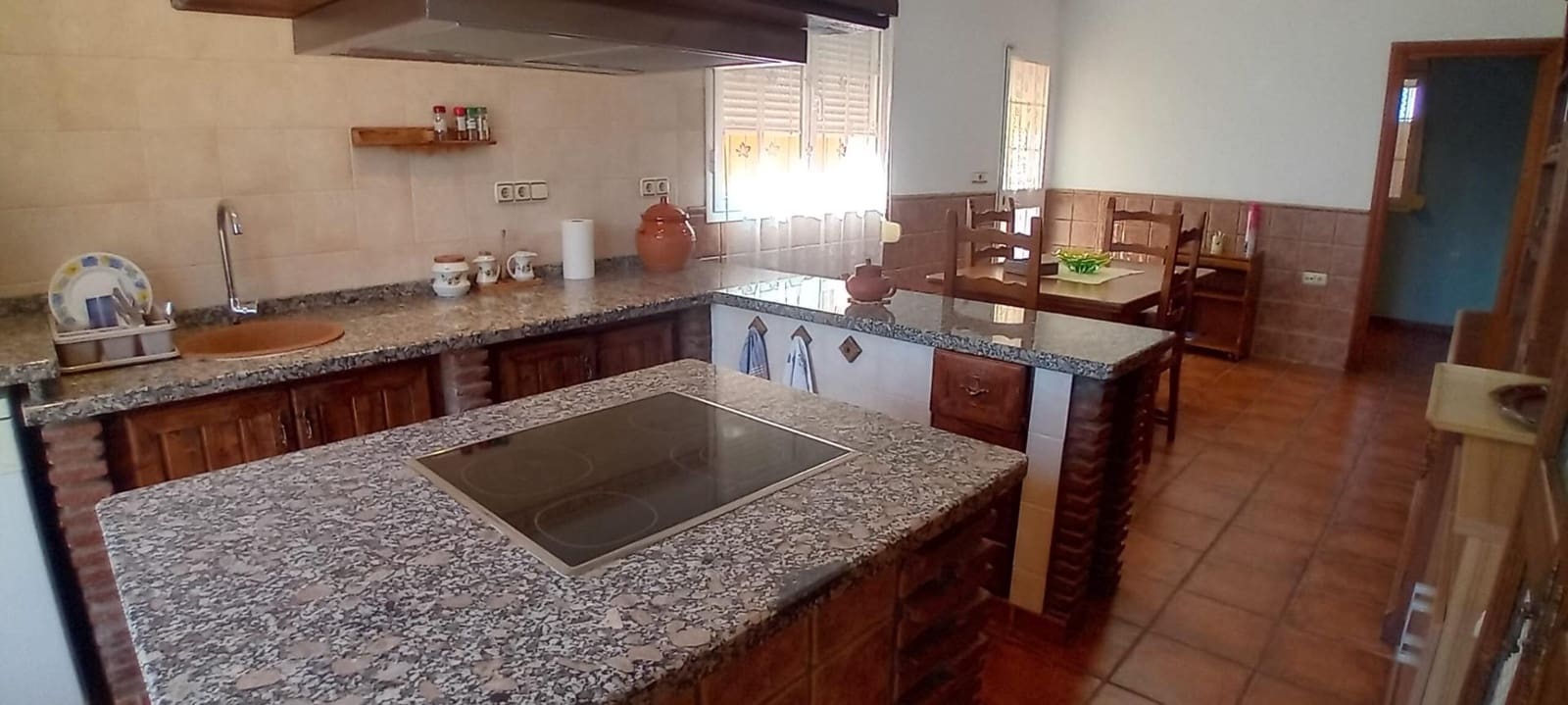 6 bedroom Villa for sale in Algeciras with garage - € 465,000 (Ref: 10120393)