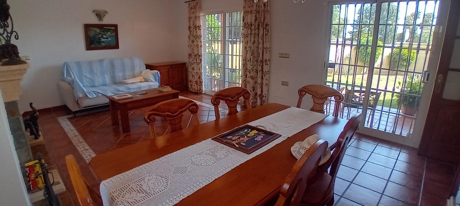 6 bedroom Villa for sale in Algeciras with garage - € 465,000 (Ref: 10120393)