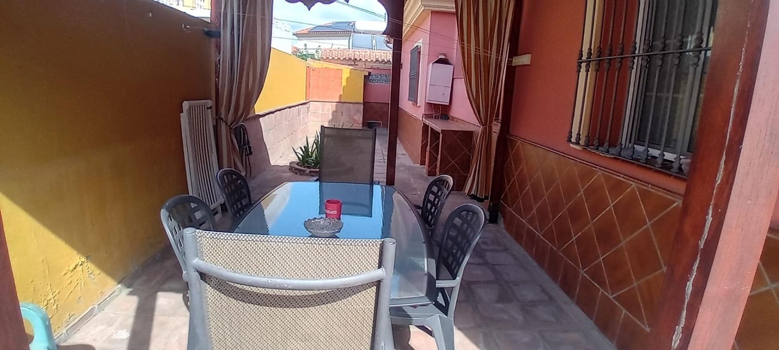 6 bedroom Villa for sale in Algeciras with garage - € 465,000 (Ref: 10120393)