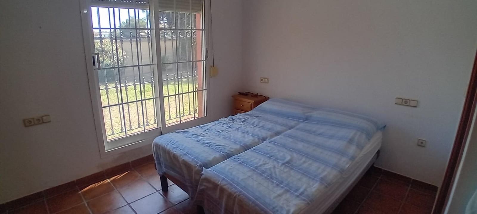 6 bedroom Villa for sale in Algeciras with garage - € 465,000 (Ref: 10120393)