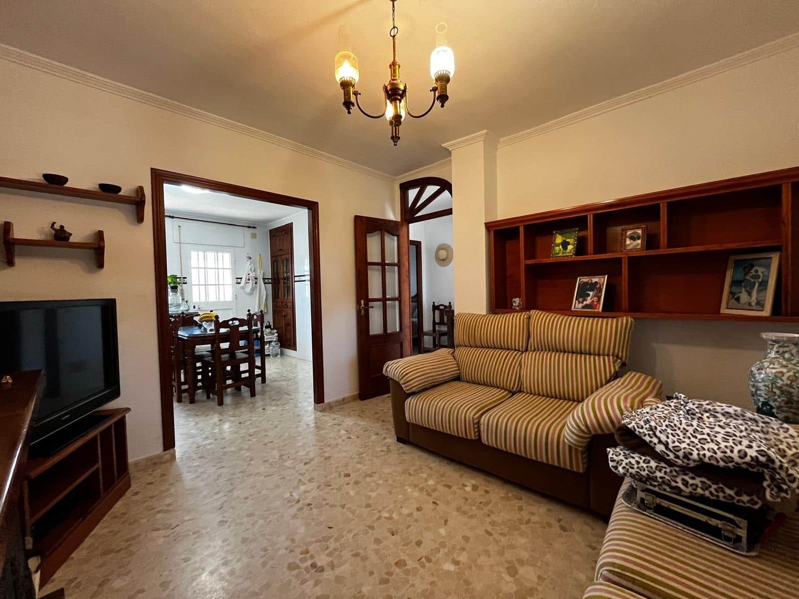 3 bedroom Villa for sale in Algeciras with pool garage - € 365,000 (Ref: 10120503)