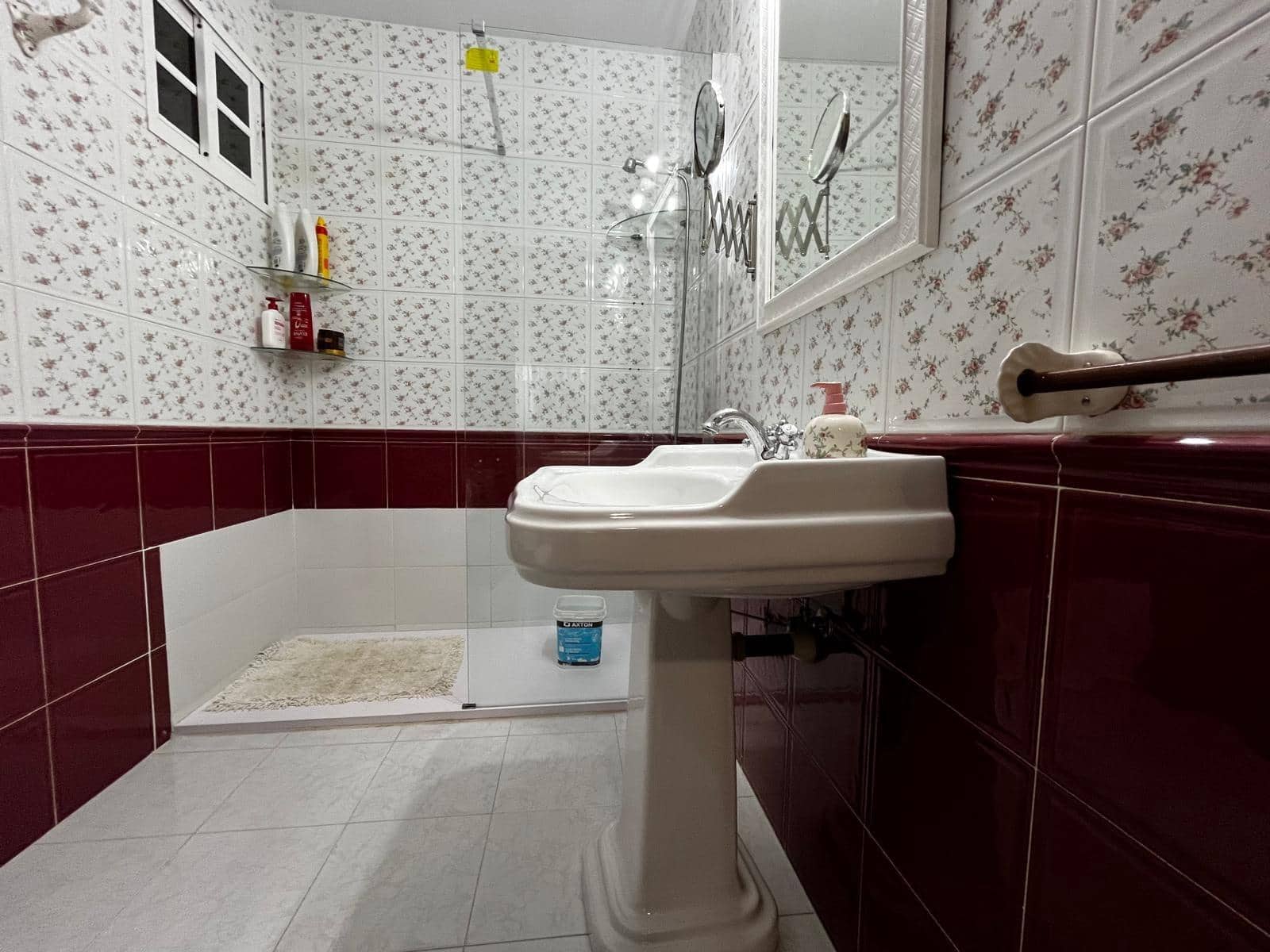 3 bedroom Villa for sale in Algeciras with pool garage - € 365,000 (Ref: 10120503)