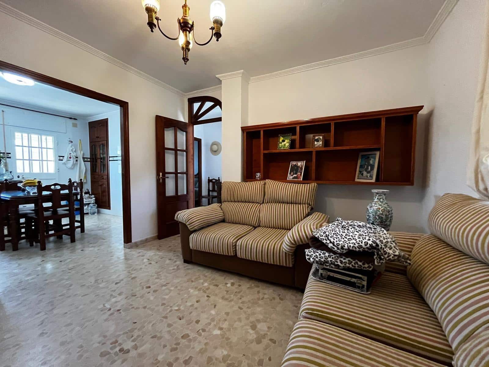 3 bedroom Villa for sale in Algeciras with pool garage - € 365,000 (Ref: 10120503)