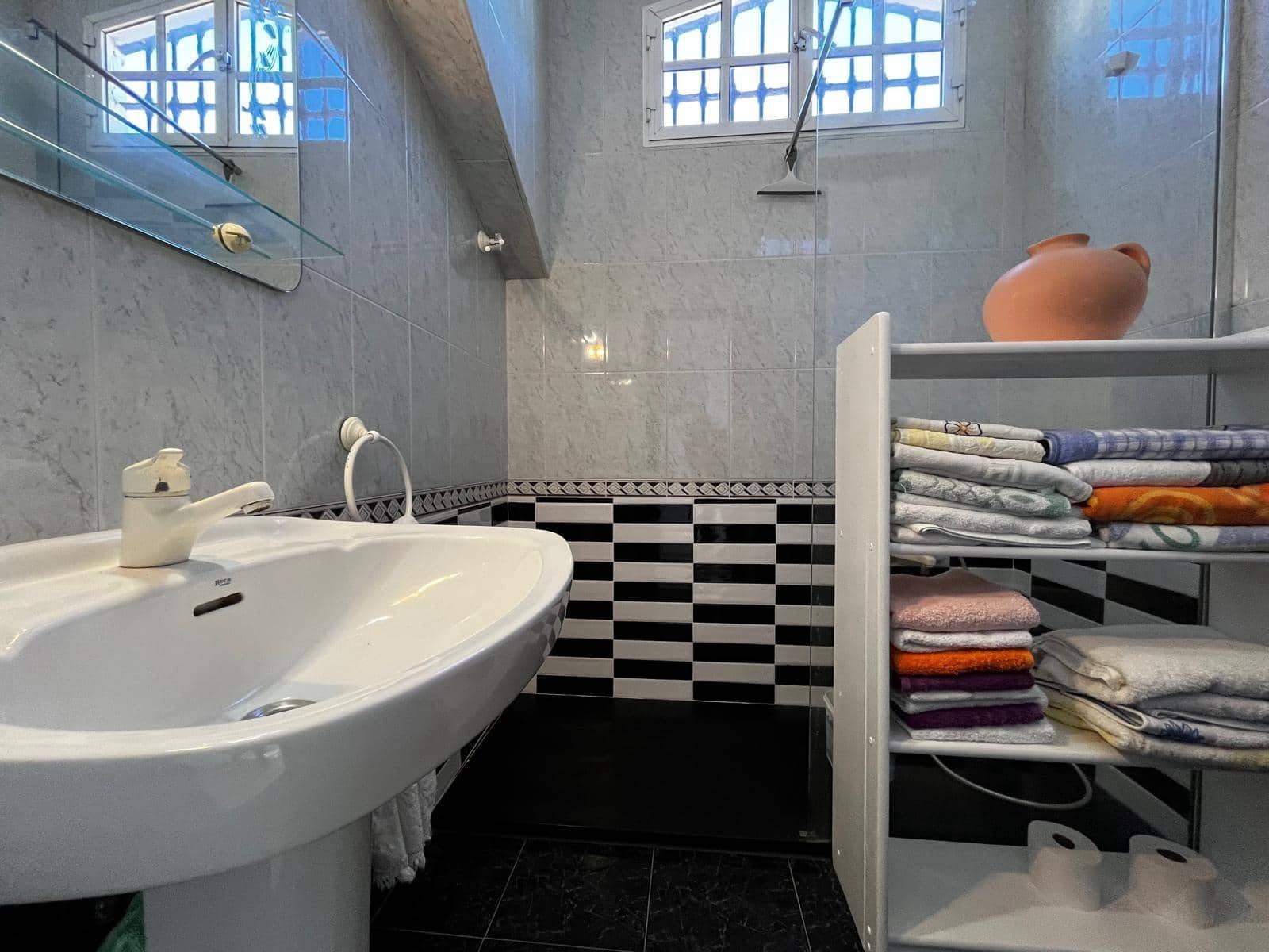 3 bedroom Villa for sale in Algeciras with pool garage - € 365,000 (Ref: 10120503)