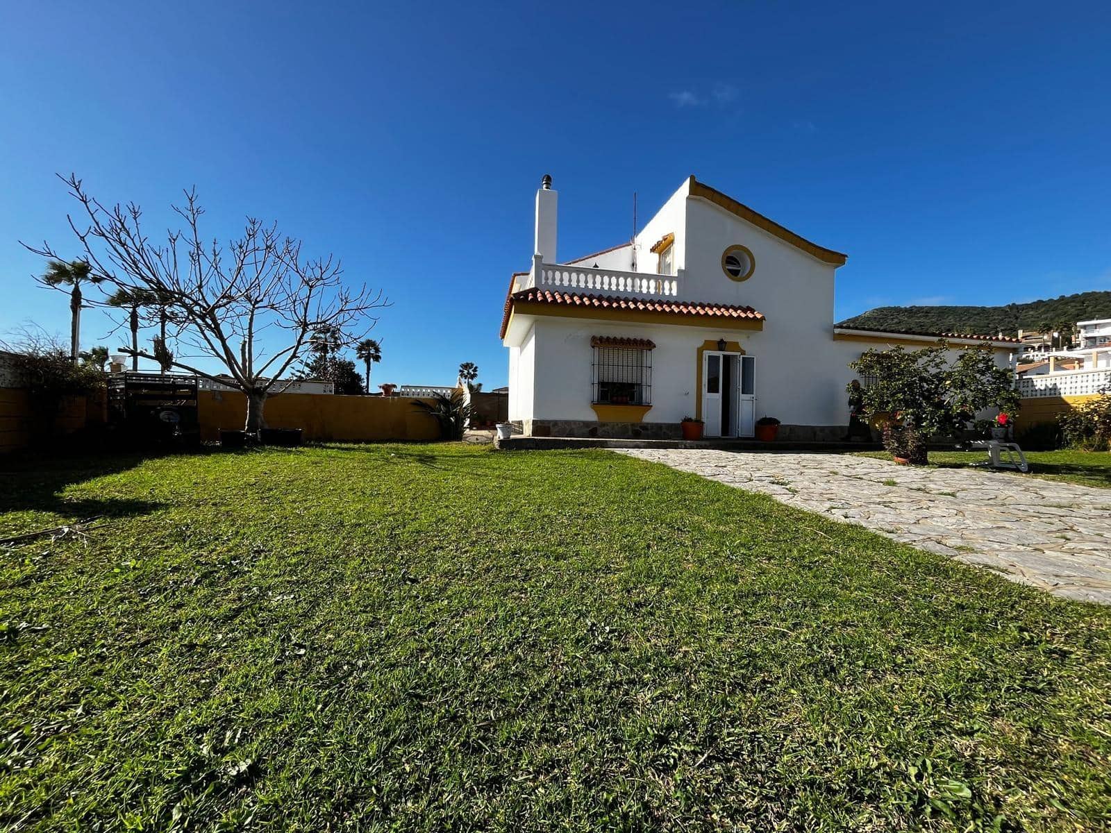 3 bedroom Villa for sale in Algeciras with pool garage - € 365,000 (Ref: 10120503)