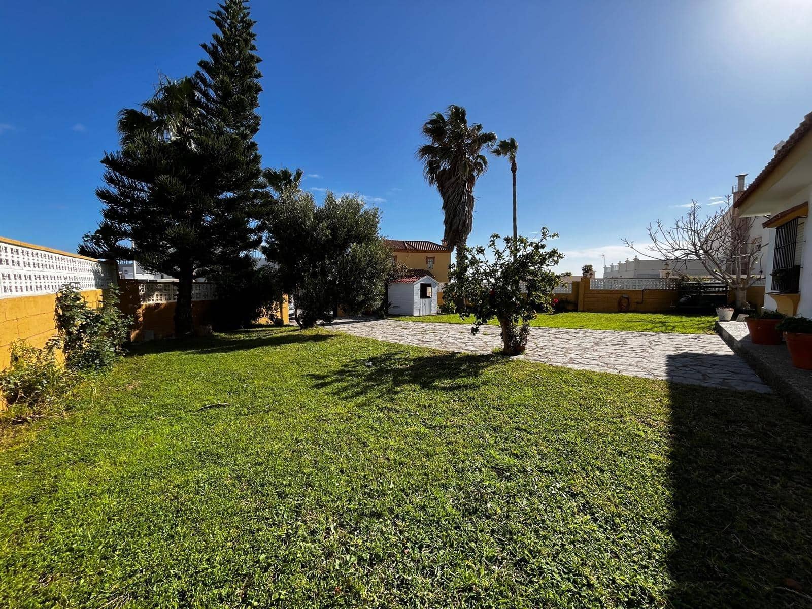 3 bedroom Villa for sale in Algeciras with pool garage - € 365,000 (Ref: 10120503)