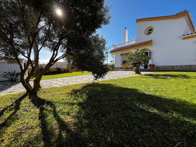 3 bedroom Villa for sale in Algeciras with pool garage - € 365,000 (Ref: 10120503)