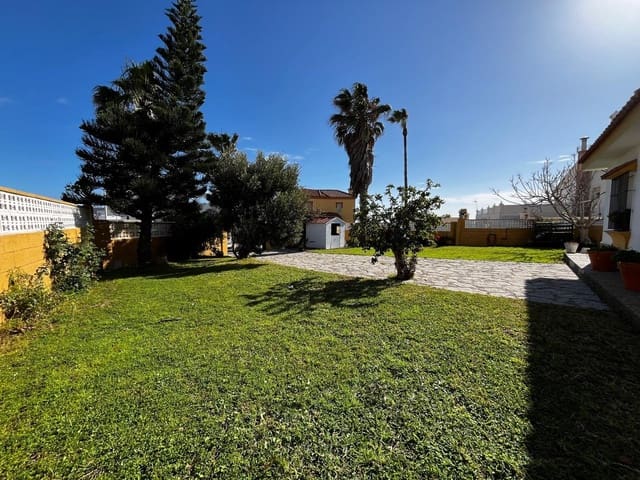 3 bedroom Villa for sale in Algeciras with pool garage - € 365,000 (Ref: 10120503)