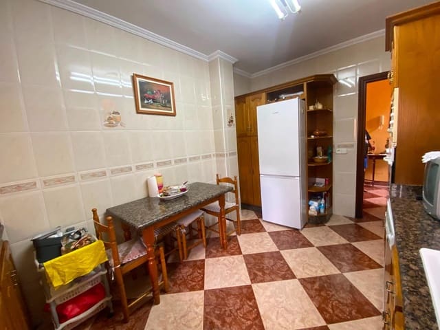 4 makuuhuone Paritalo myytävänä paikassa Los Barrios - 350 000 € (Ref: 10133615)