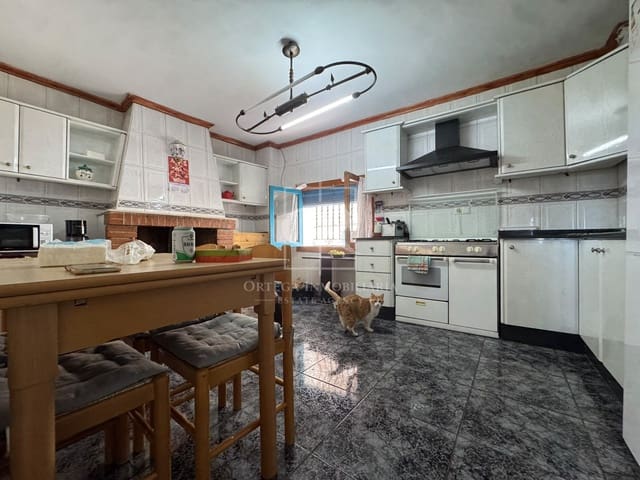 7 soveværelse Byhus til salg i Cehegín med garage - € 60.000 (Ref: 10117132)