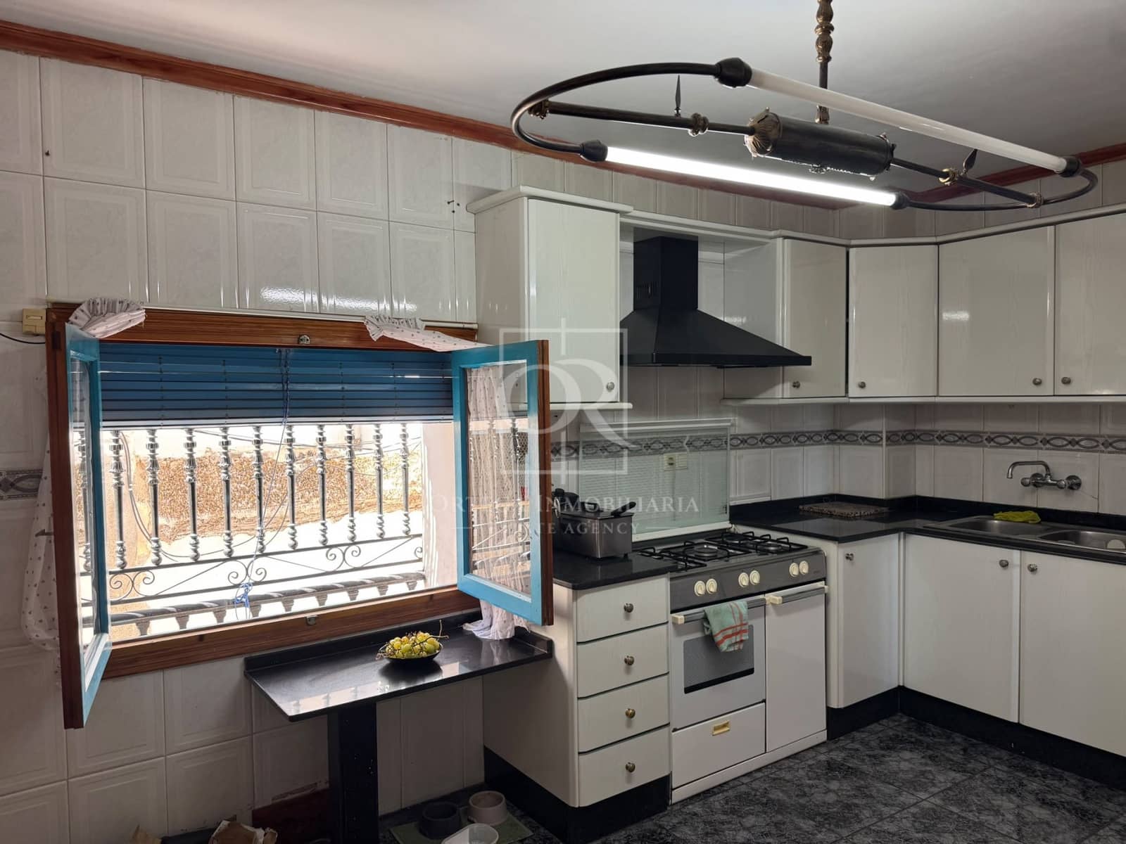 7 soveværelse Byhus til salg i Cehegin med garage - € 60.000 (Ref: 10117132)