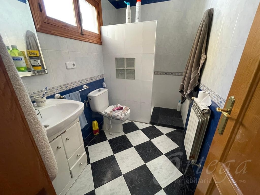 5 bedroom Villa for sale in Cehegin with garage - € 210,000 (Ref: 6419794)