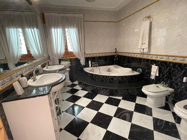 5 bedroom Villa for sale in Cehegín with garage - € 210,000 (Ref: 6419794)